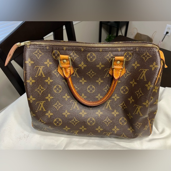 Louis Vuitton Speedy 30 👜 in Classic Monogram - Picture 2 of 16